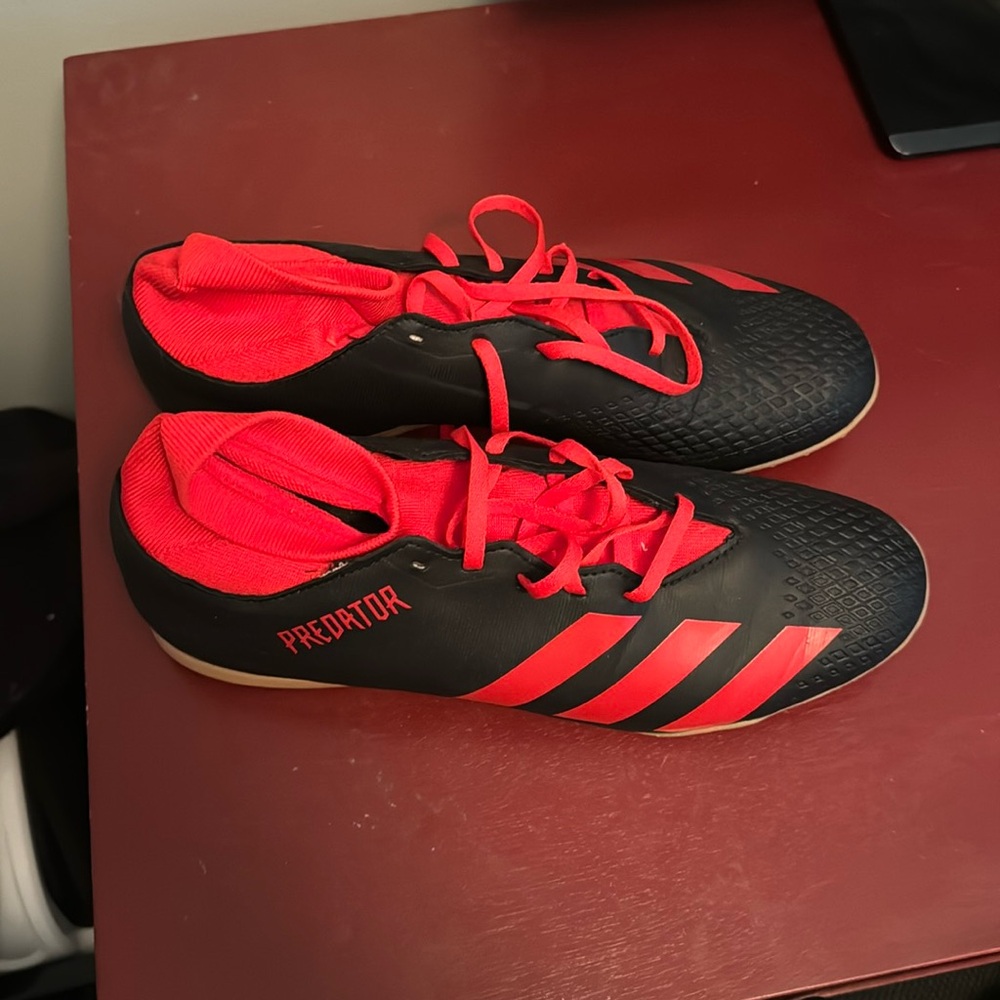 Adidas indoor predator club shoes